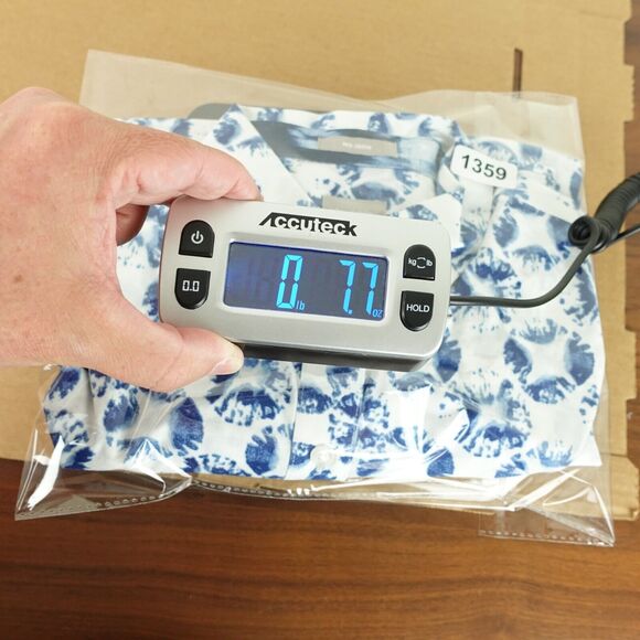 Chicos Long Sleeved Tunic Top Womens Size 0 U.S. 4/6 White w/ Blue Shell Print - Picture 11 of 11